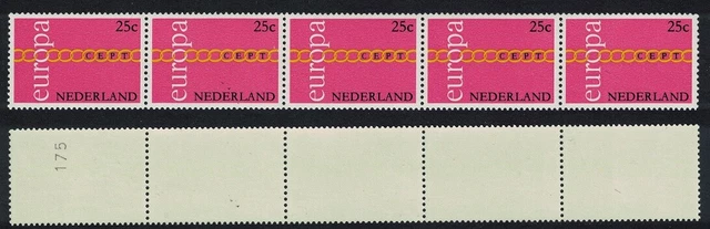 Netherlands Chain of Os Europa 25c Strip of Roll stamps 1971 MNH SG#1131