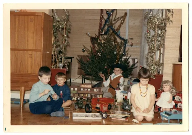 photo snapshot Kodacolor c.1960 Christmas tree child toys -