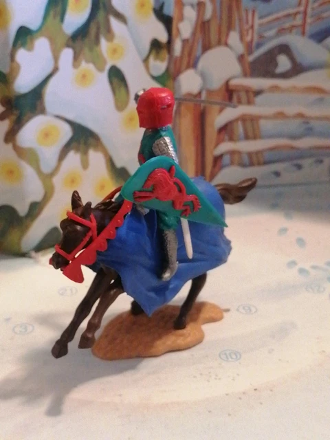 Jouet FIGURINE TIMPO MOYEN AGE CAVALIER  chevalier  piéton casque