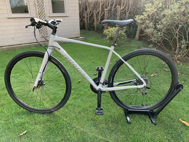 2022 GIANT ESCAPE 2 Sport Hybrid Road Bike 700c wheels 399.99