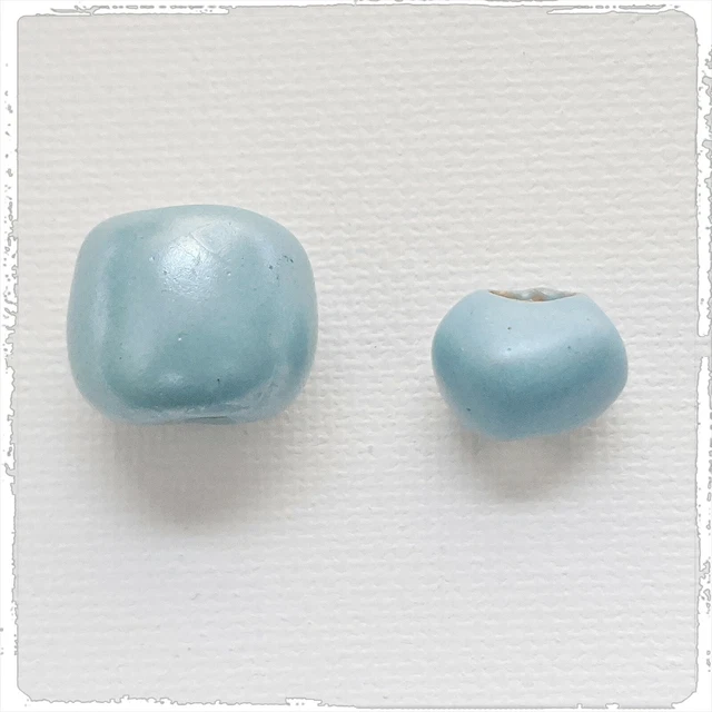 KAZURI MACRAME BEADS - round & cadeaux - solid light blue