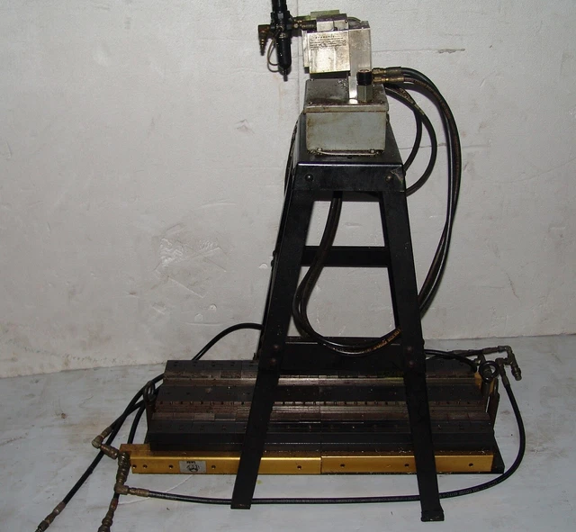 Paws workholding wedge type vise