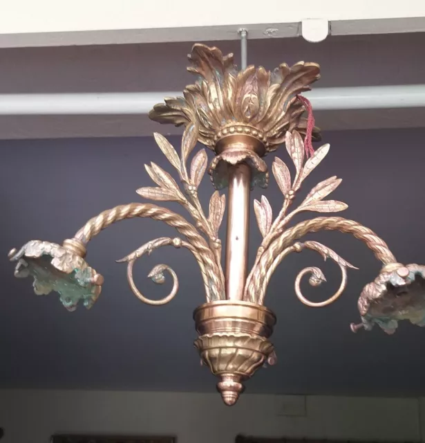 LUSTRE EN BRONZE  trois branches decor feuilles.bon etat