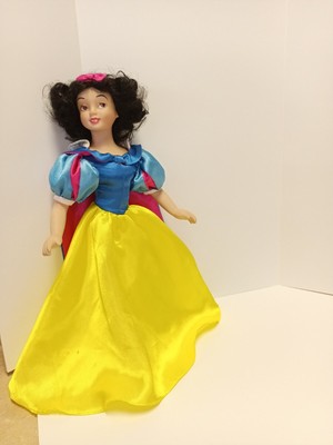 Disney Snow White Porcelain Doll 16" Brass Key Keepsake Princess Pre-Owned