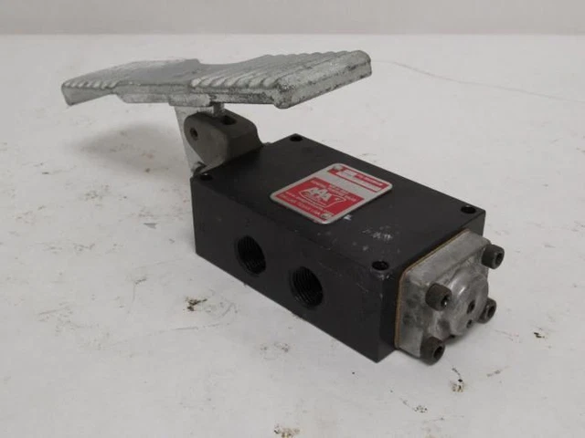 190038 Old-Stock; AAA TY3G Treadle Valve; 3/8NPT; 3 Position; 150PSI
