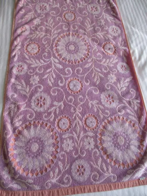 1 X Vintage Retro Bath Towel Textured  Purple & Peach Flower Pattern