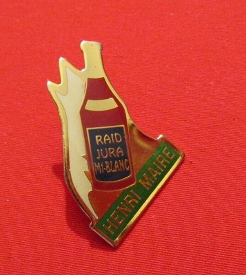 Bouteille raid Jura Mont-blanc Pin's Henri Maire Bouteille raid Jura Mont-blanc Pin's Henri Maire
