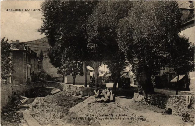 CPA MEYRUEIS - La Place du Marché et le Betuzon - Vallée de la Jonte (638304)