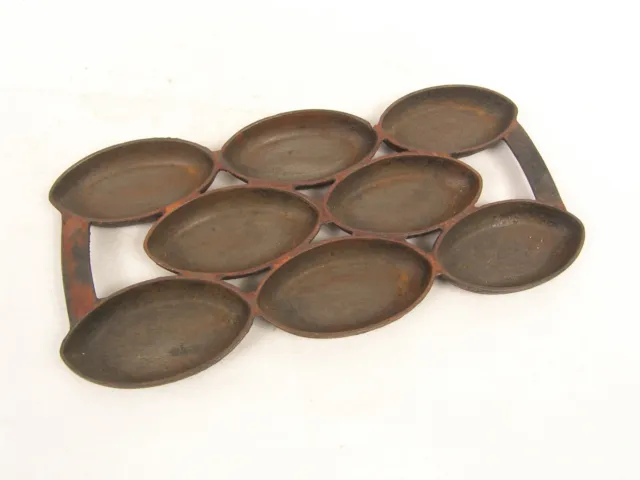 Vintage #4 Unmarked Cast Iron Oval Pop Over Muffin Biscuit Pan 8 Molds Bread 26