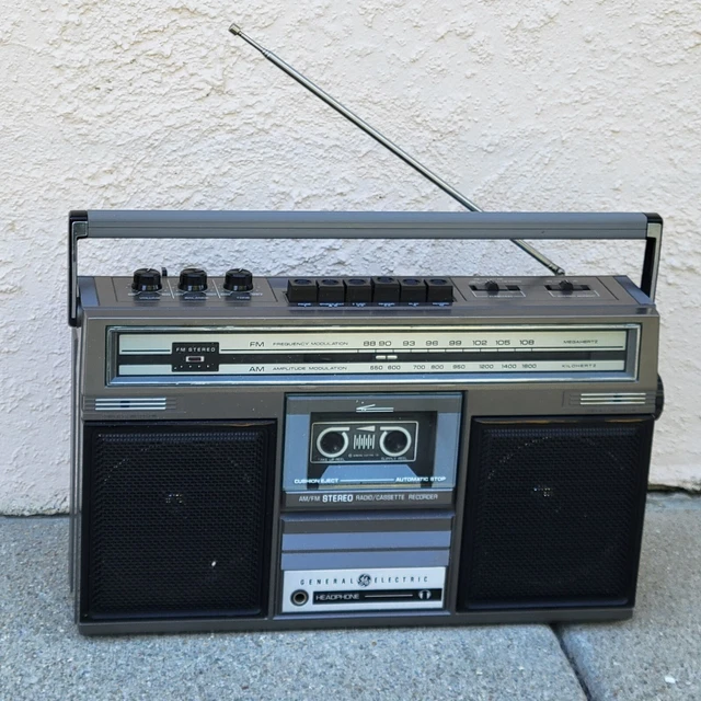 VINTAGE GE GENERAL Electric Boombox Cassette Recorder Model No. 35253A