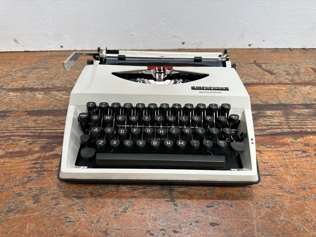 Máquina de escribir vintage Adler Tippa en estuche rígido