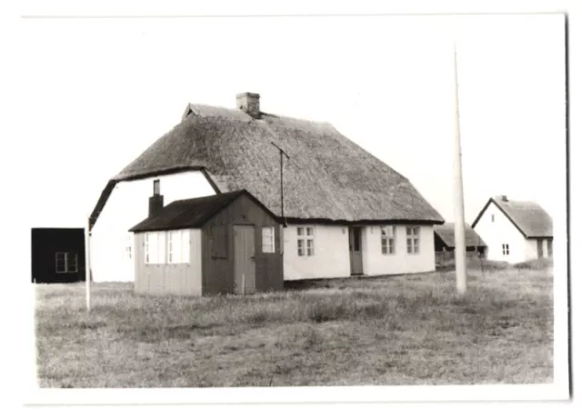 3 Fotografien Ansicht Hiddensee, Katen mit Reetdächern auf der Insel