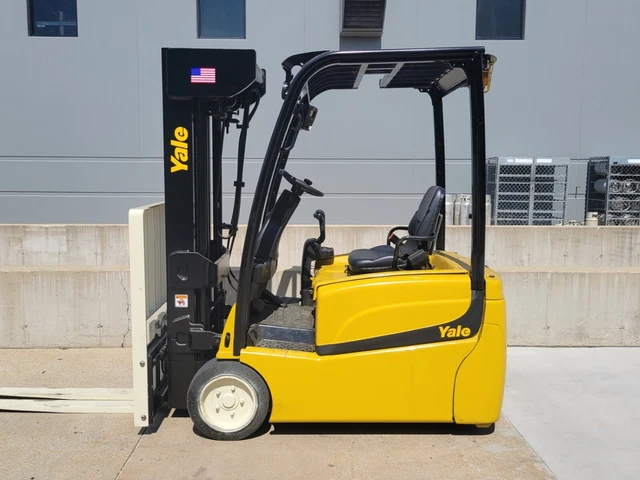 2016 Yale Erp040Vtn36Tq084 Electric Quad Mast 4000 Lb Cushion Tire Forklift