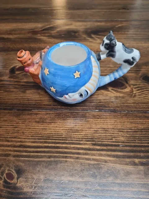 Nursery Rhyme Cow Jumped Over The Moon Theme Teapot Cat Figure Hone Decor