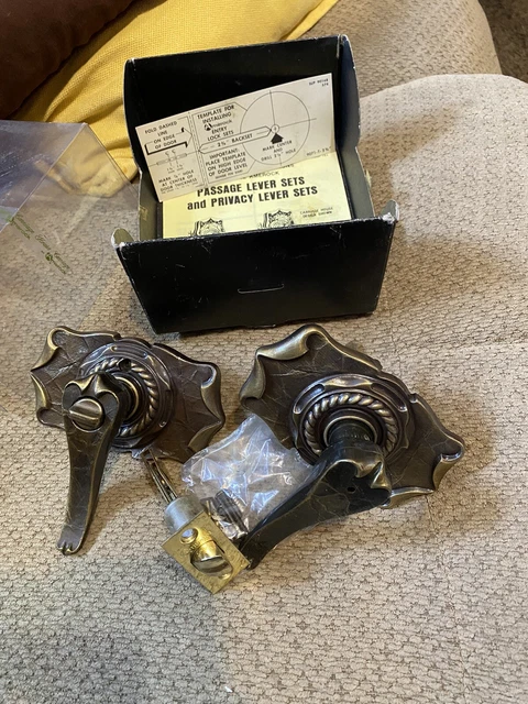 Vintage Brass Amerock Carriage House PASSAGE Lever set Door Knob Handle GREAT