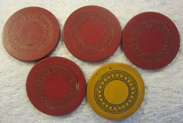 5 lot of Vintage Wreath ,lot of 5,poker chips,4 red,1 tan