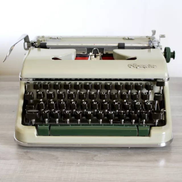 Olympia SM4 Typewriter - Machine À Écrire - Schreibmaschine