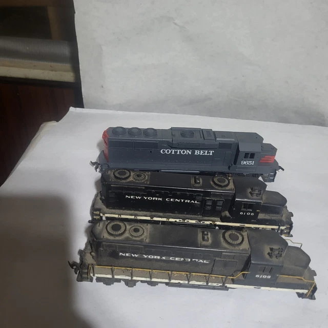 lot of deisel engines 1 cotton belt  lifelike, 2 new york central HO scale tyco