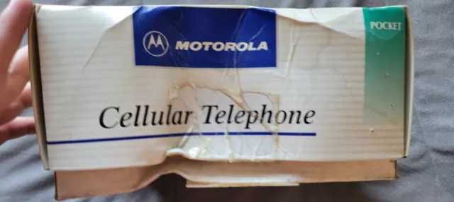 VTG Motorola Deluxe Cellular Pocket Telephone Cellphone + Phone Accessories 3