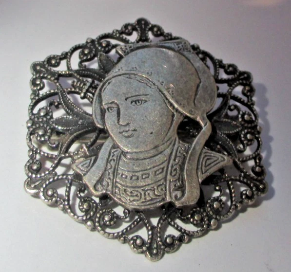 BELLE BROCHE ANCIENNE VINTAGE ÉMAILLÉE - TÊTE de FEMME des