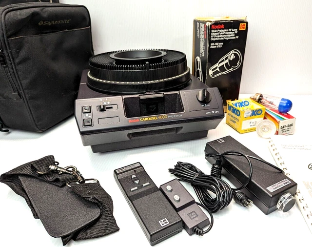 Kodak Carousel 4600 Slide Projector Kit Samsonite Bag Zoom Lens Remote & Bulbs