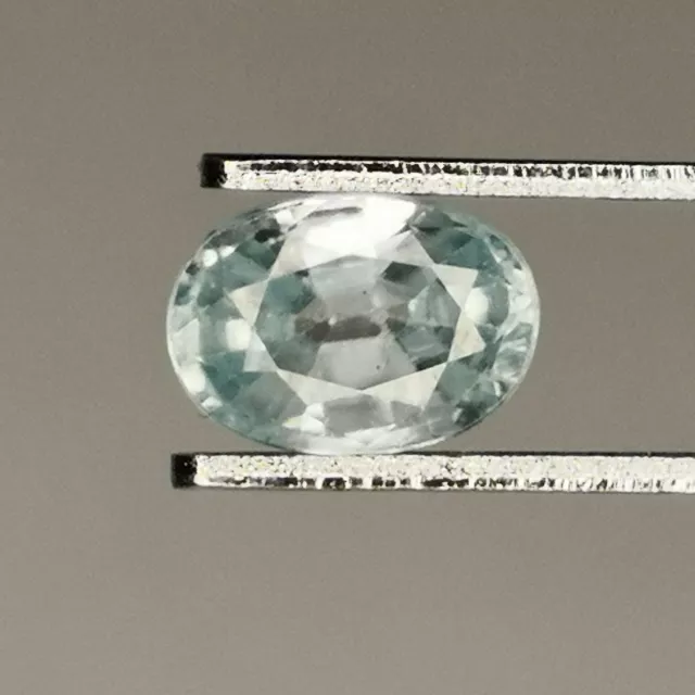 Zircon bleu naturel du Cambodge - VS - Ovale 1.31 Carat