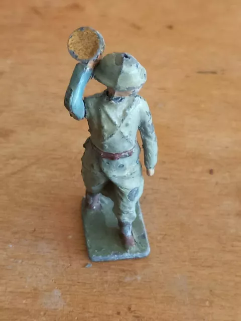 Ancien soldat de plomb. Soldat poilu avec son clairon A identifier. WW1 