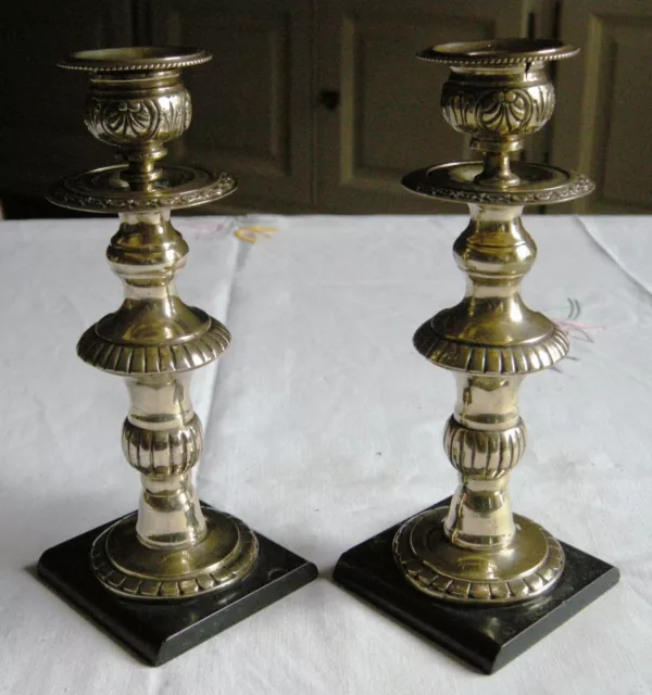 Ancienne Paire De Bougeoirs En Laiton