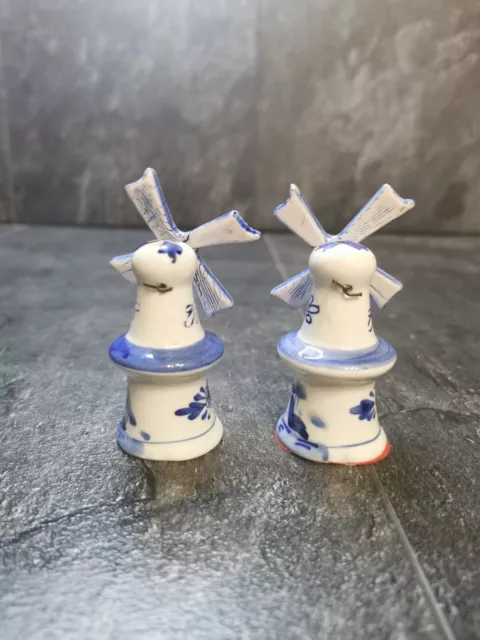 one set vintage delft blue salt and pepper shakers hand painted Holland decor 3