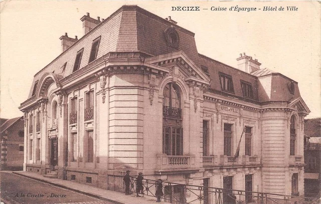 Cpa 58 Decize Caisse D'epargne Hotel De Ville