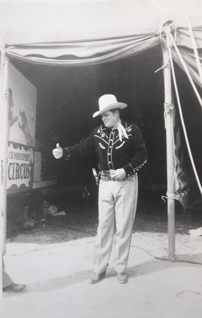 1948 Original PHOTO C.R. Montgomery Circus TEX ORTON Knife Thrower Performer