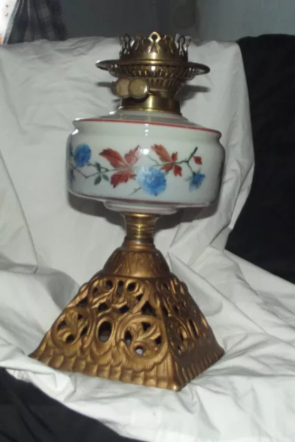 Victorian Oil Lamp With Painted Font And Iron Base Duplex Double Burner No 3