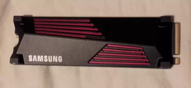 Samsung 990 PRO 1TB M.2 NVMe Internal SSD with Heatsink - Black (MZ-V9P1T0GW)