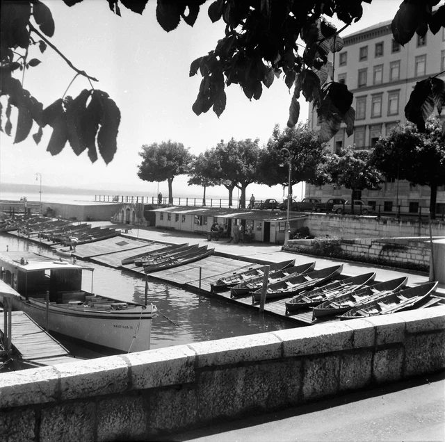 SUISSE c. 1955 - Bateaux Port Cale Cabanes Neuchâtel - Négatif 6 x 6 - Sui 200