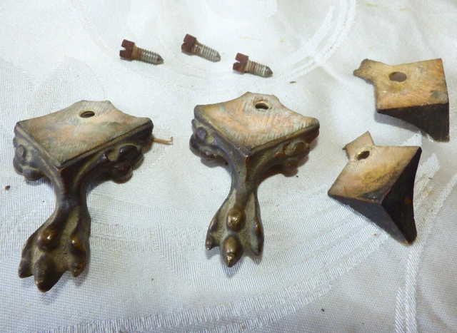 Lot De Pièces Anciennes En Bronze - Boutons, Pieds, Réveil, Horloge, Pendule... Bon état