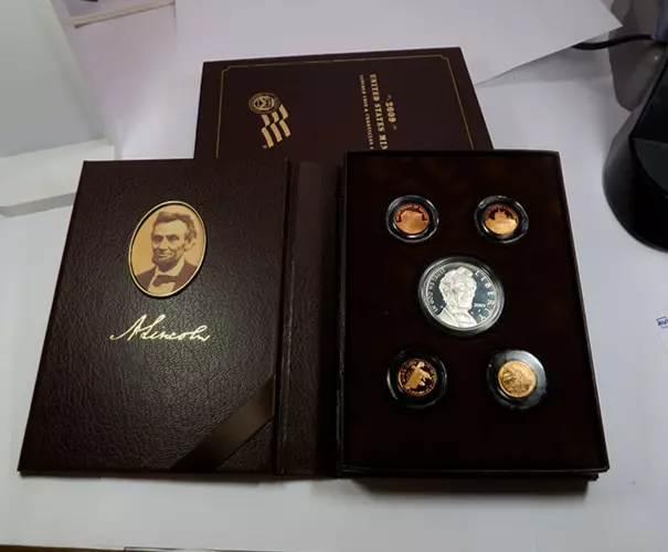 2009 US MINT | Lincoln Coin and Chronicles Set w/ OGP - No COA #42600L