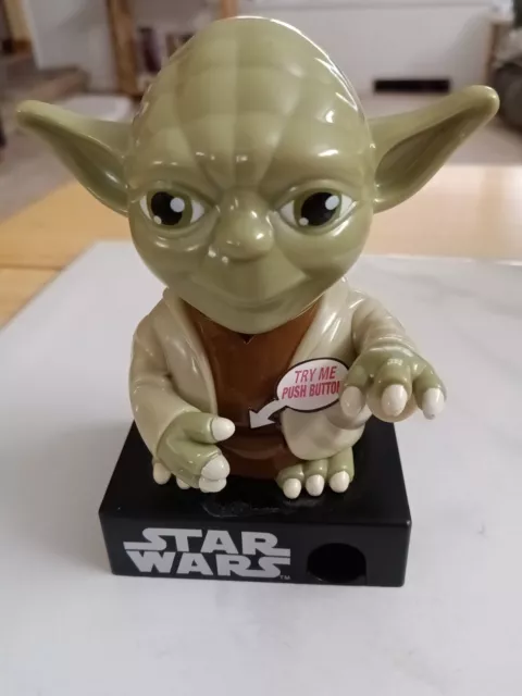 https://www.picclickimg.com/wiYAAOSwmvtk-jvM/2013-Galerie-Star-Wars-Talking-Yoda-Figure-Gumball.webp