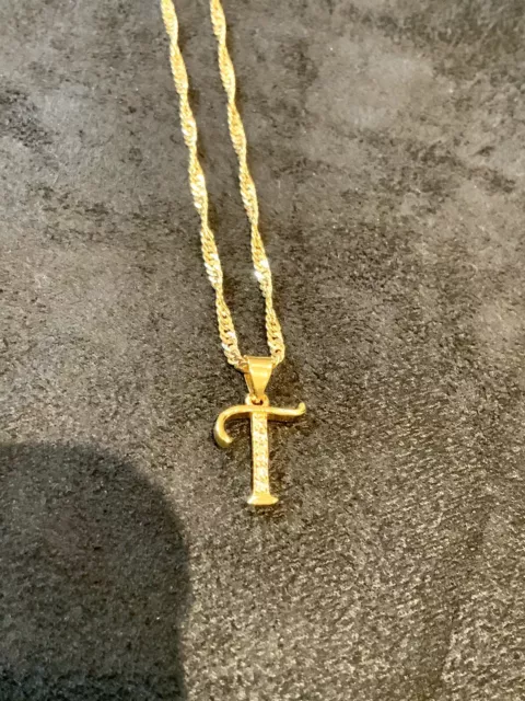 Collier chaîne à vagues pour femme rempli d'or 18 carats avec première lettre alphabet T