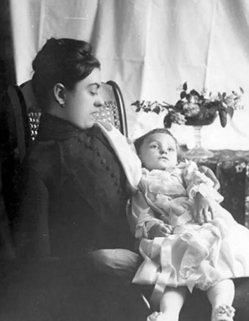 Antique Post Mortem Baby Photo 573b Oddleys Strange & Bizarre