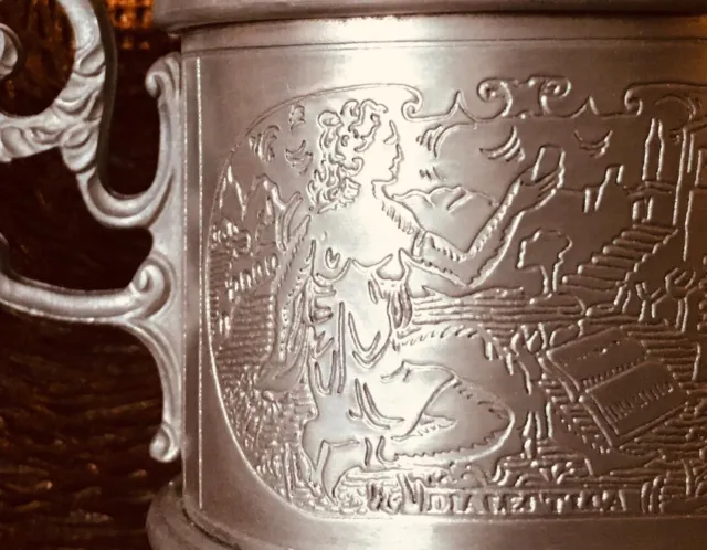Teeglashalter aus Zinn mit  Ornamenten verziert und Teeglas
