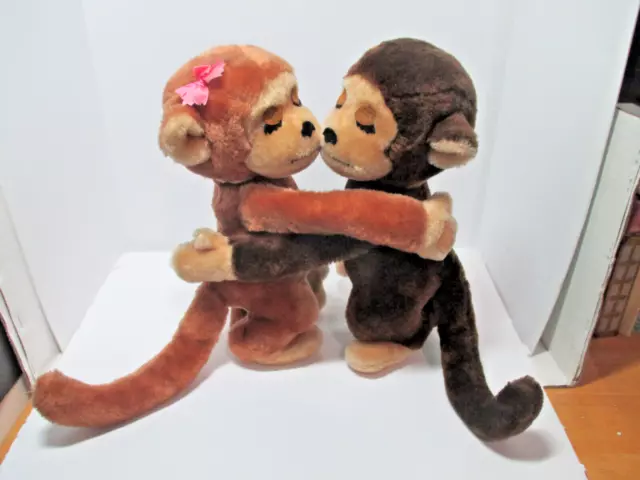 R. Dakin 1975 Hugging Pair Of Love Monkeys  10" Stuffed Animal Plush Toy