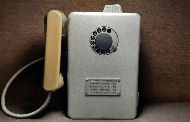 TELÉFONO PÚBLICO SOVIÉTICO DE COLECCIÓN DE LA CALLE 2 llaves SIGLO PASADO URSS