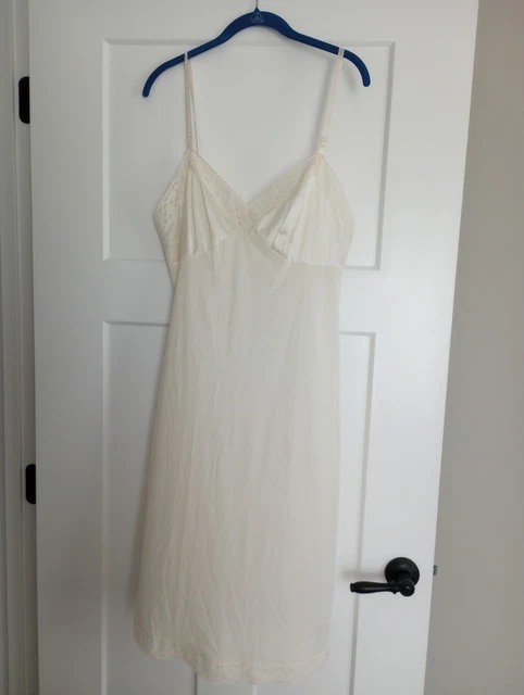 Vintage Vanity Fair Ivory Lace Full Slip USA Made Size 38