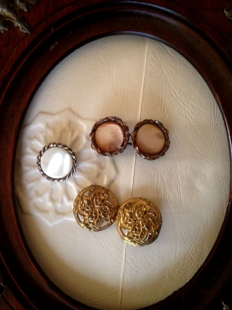 Lot 2  boucles de ceinture Art Déco et  bouton nacre