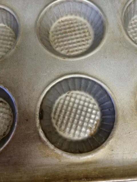Vintage Shabby Seamless Hygienic Metal Baking Tin Bun Tray Cupcake Muffin 2