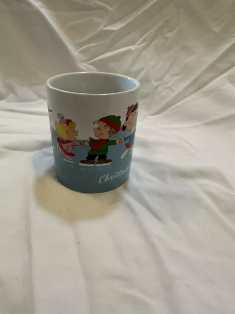 Hallmark Peanuts Gang Worldwide Christmas Time Skating.