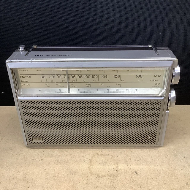 VINTAGE ITT TINY 200 Solid State Portable Receiver Band Radio Working £ ...