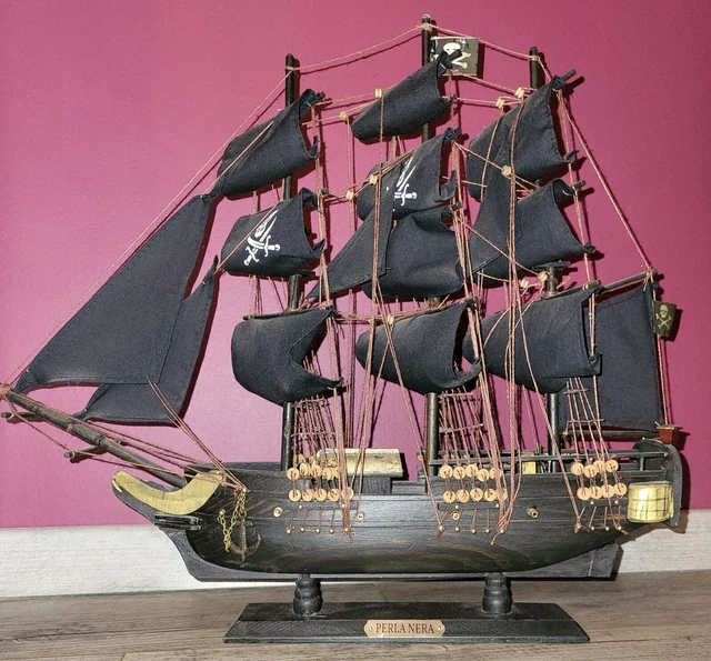 Maquette En Bois à Construire Bateau Pirate - Marque Quay, Modèle 8942A, Kit De Construction Neuf
