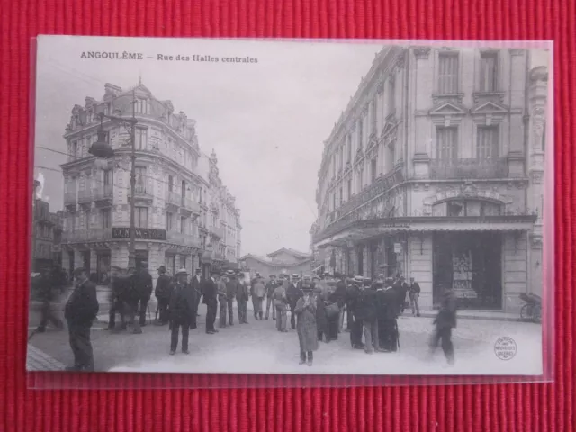 Cpa Angoulême Rue Des Halles Centrales Charente 16