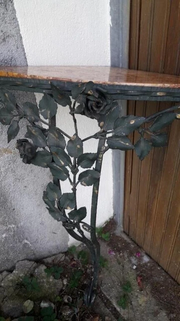 Etagère d'angle en fer forgé et marbre